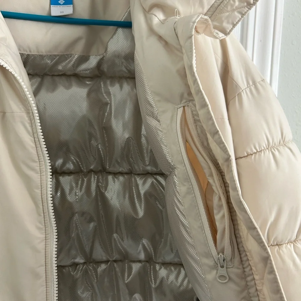 Columbia Cream Cropped Puffer Jacket - Picture 5 of 10